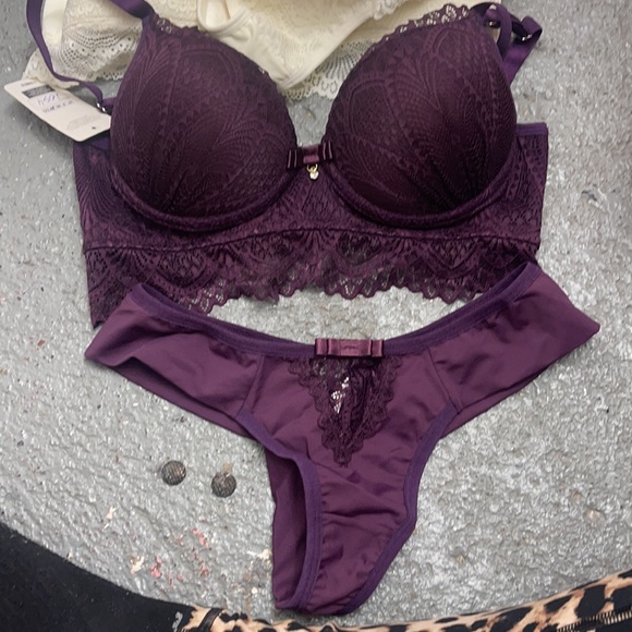 Brazilian bra and panty set - Picture 8 of 8